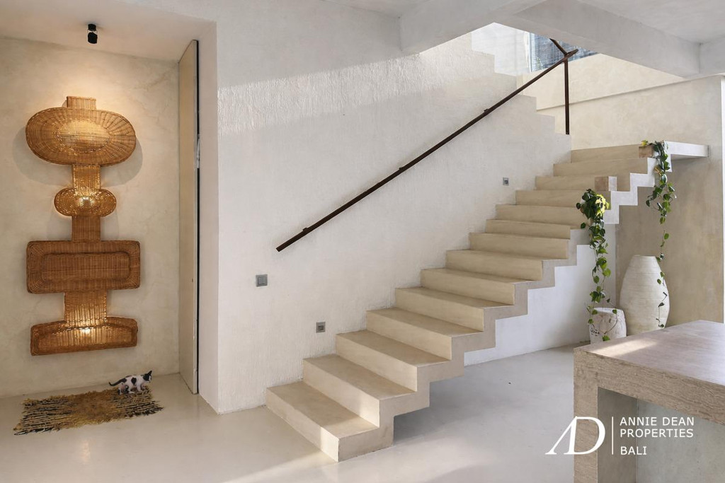 FREEHOLD FULLY RENOVATED BEACHSIDE RETREAT IN PERERENAN