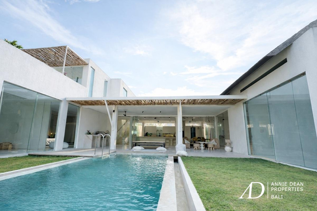 FREEHOLD FULLY RENOVATED BEACHSIDE RETREAT IN PERERENAN