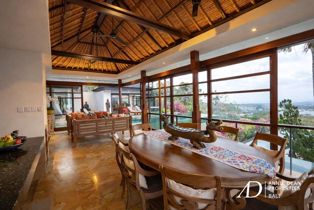 FREEHOLD HILL-SIDE LUXURY FREEHOLD VILLA OFFER STUNNING OCEAN VIEWS 