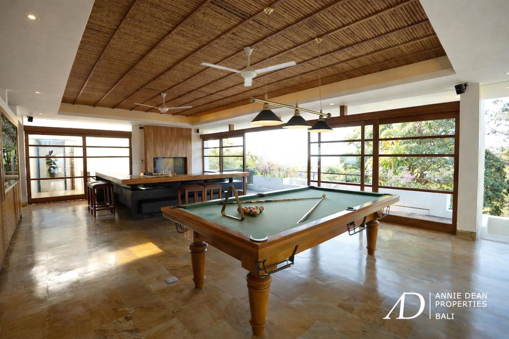 FREEHOLD HILL-SIDE LUXURY FREEHOLD VILLA OFFER STUNNING OCEAN VIEWS 