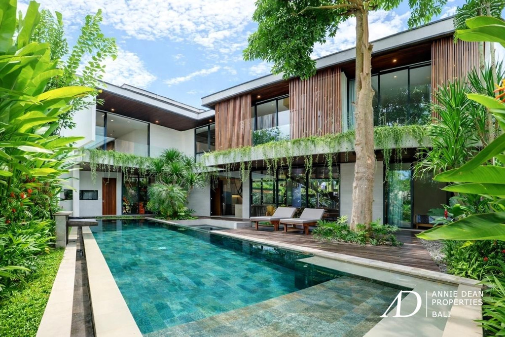 FREEHOLD | BRAND NEW 4-BEDROOM VILLA IN UMALAS