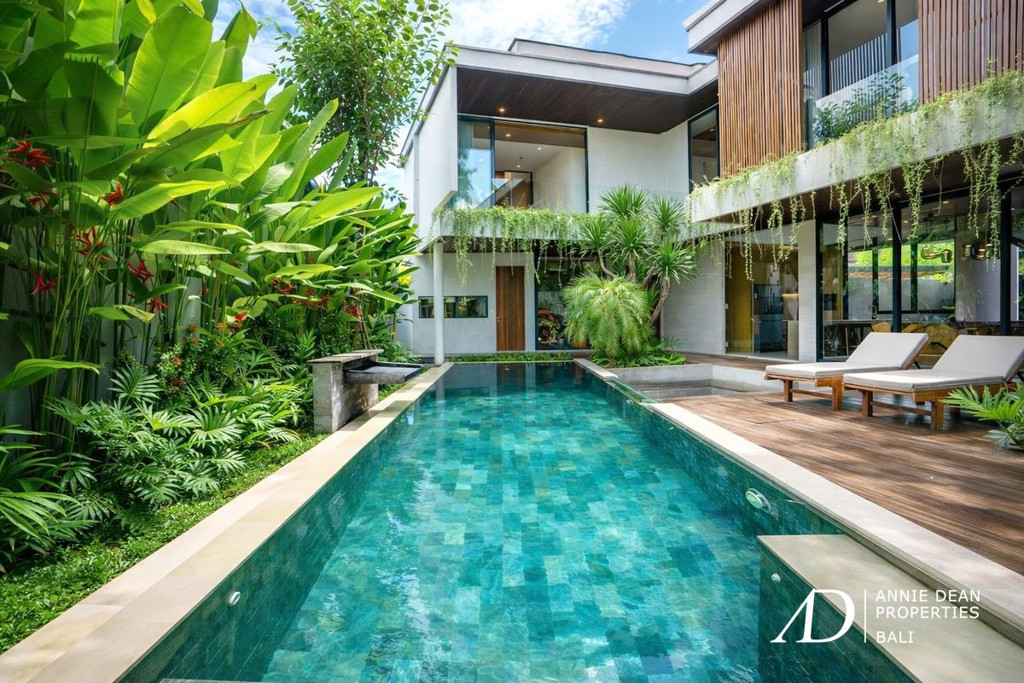 FREEHOLD | BRAND NEW 4-BEDROOM VILLA IN UMALAS