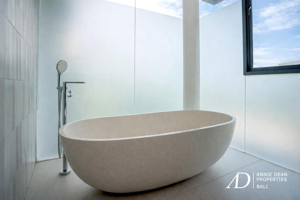 FREEHOLD | BRAND NEW 4-BEDROOM VILLA IN UMALAS