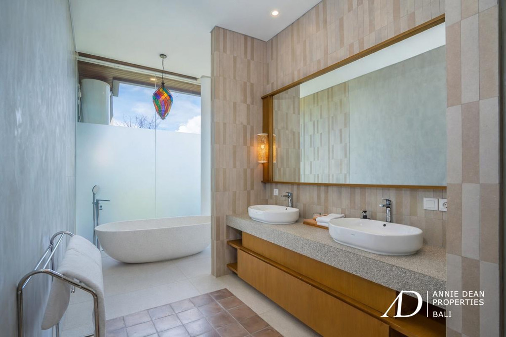 FREEHOLD | BRAND NEW 4-BEDROOM VILLA IN UMALAS