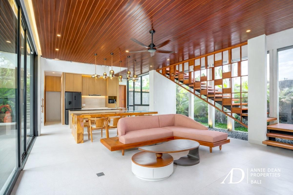 FREEHOLD | BRAND NEW 4-BEDROOM VILLA IN UMALAS