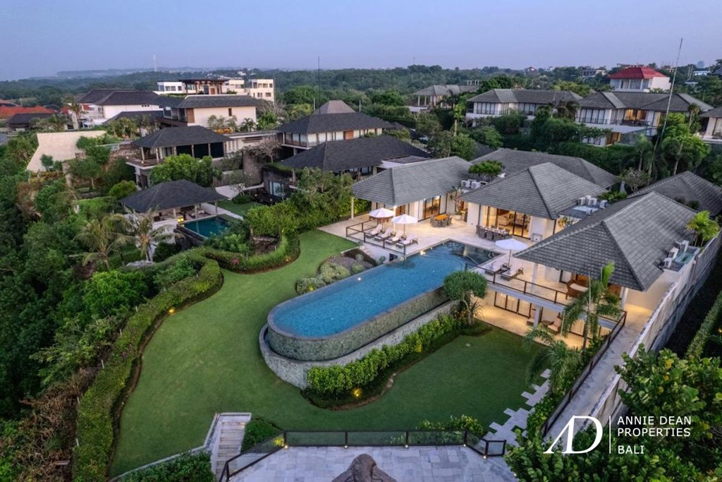 FREEHOLD | OCEAN VIEWS VILLA IN EXCLUSIVE CLIFFTOP ESTATE, SOUTH BALI