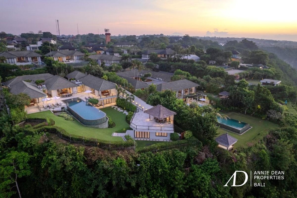 FREEHOLD | OCEAN VIEWS VILLA IN EXCLUSIVE CLIFFTOP ESTATE, SOUTH BALI