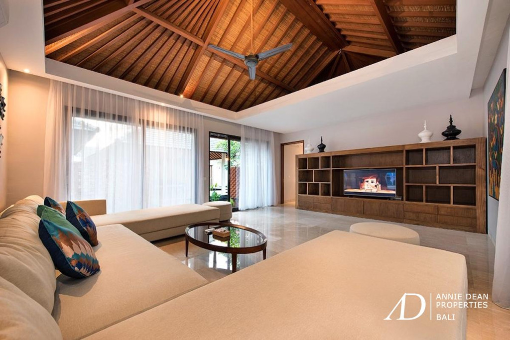 FREEHOLD | OCEAN VIEWS VILLA IN EXCLUSIVE CLIFFTOP ESTATE, SOUTH BALI