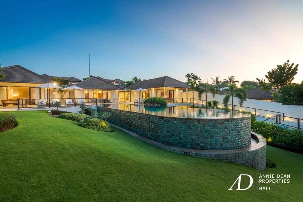 FREEHOLD | OCEAN VIEWS VILLA IN EXCLUSIVE CLIFFTOP ESTATE, SOUTH BALI
