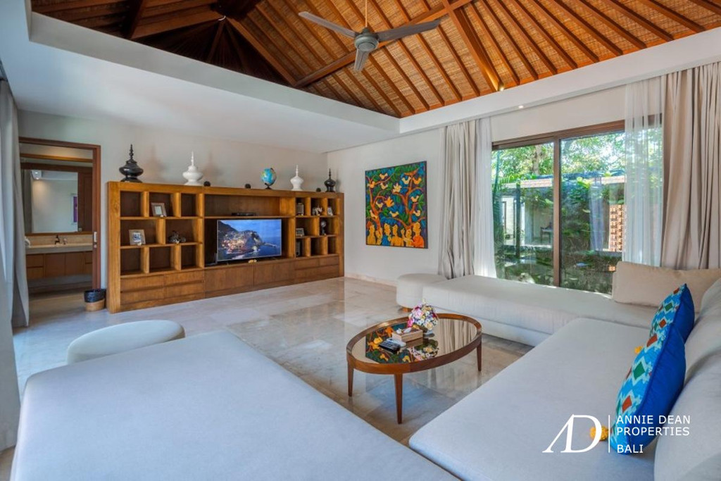 FREEHOLD | OCEAN VIEWS VILLA IN EXCLUSIVE CLIFFTOP ESTATE, SOUTH BALI
