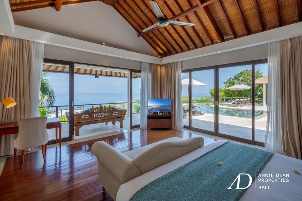 FREEHOLD | OCEAN VIEWS VILLA IN EXCLUSIVE CLIFFTOP ESTATE, SOUTH BALI