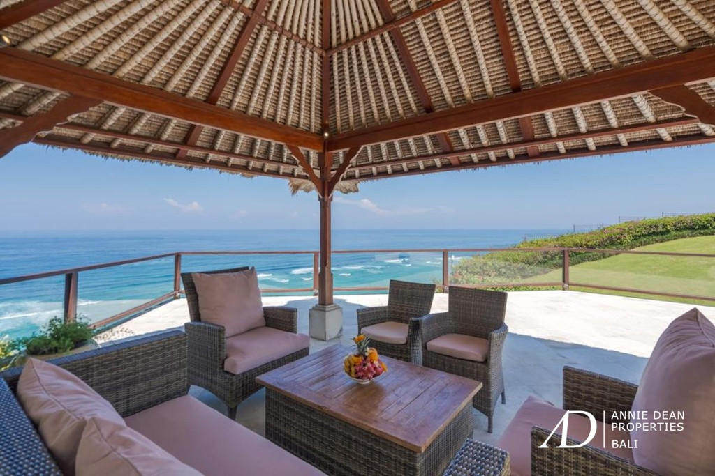 FREEHOLD | OCEAN VIEWS VILLA IN EXCLUSIVE CLIFFTOP ESTATE, SOUTH BALI