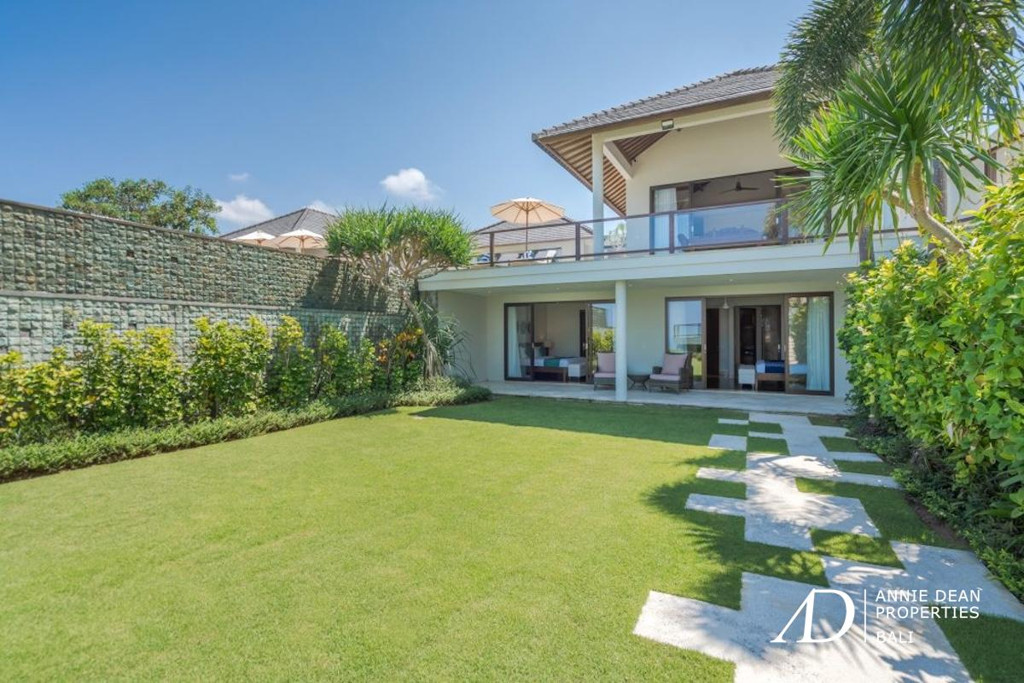 FREEHOLD | OCEAN VIEWS VILLA IN EXCLUSIVE CLIFFTOP ESTATE, SOUTH BALI