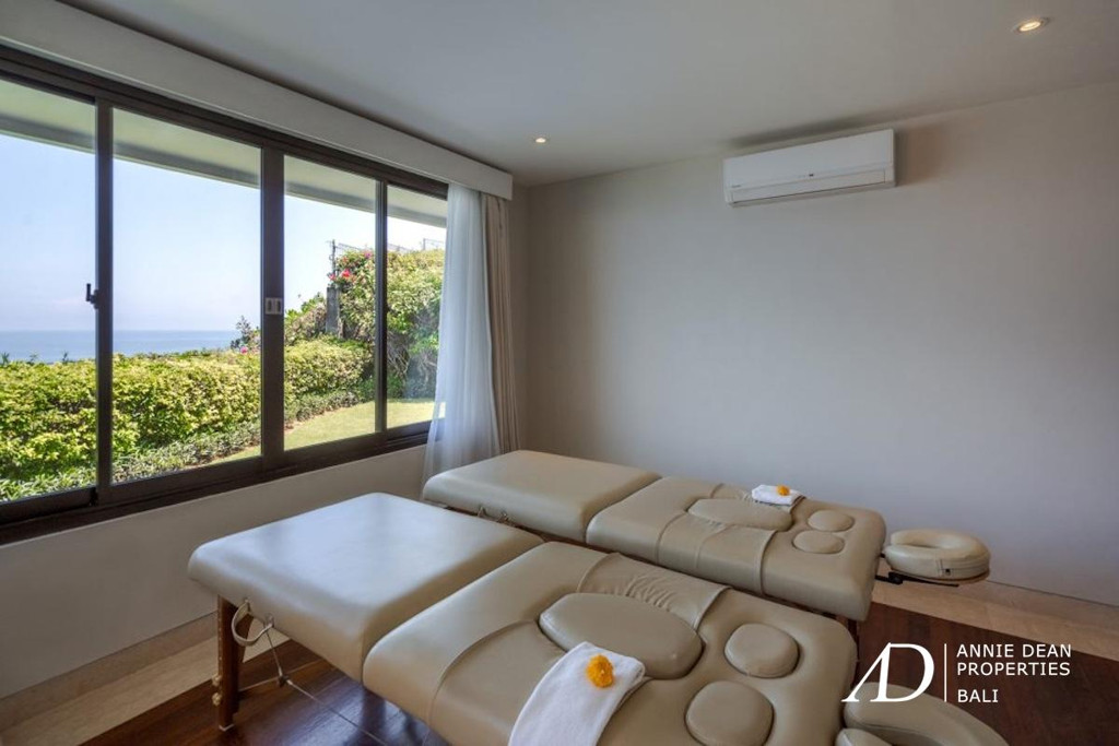 FREEHOLD | OCEAN VIEWS VILLA IN EXCLUSIVE CLIFFTOP ESTATE, SOUTH BALI