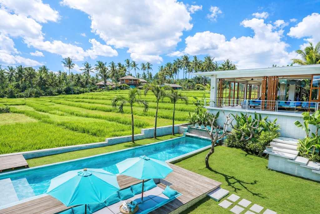 LEASEHOLD | LUXURY 5-BEDROOM VILLA WITH RICE FIELD VIEWS - TANAH LOT