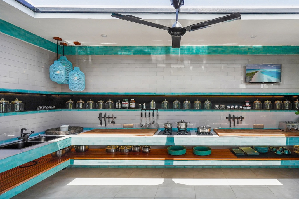 LEASEHOLD | LUXURY 5-BEDROOM VILLA WITH RICE FIELD VIEWS - TANAH LOT