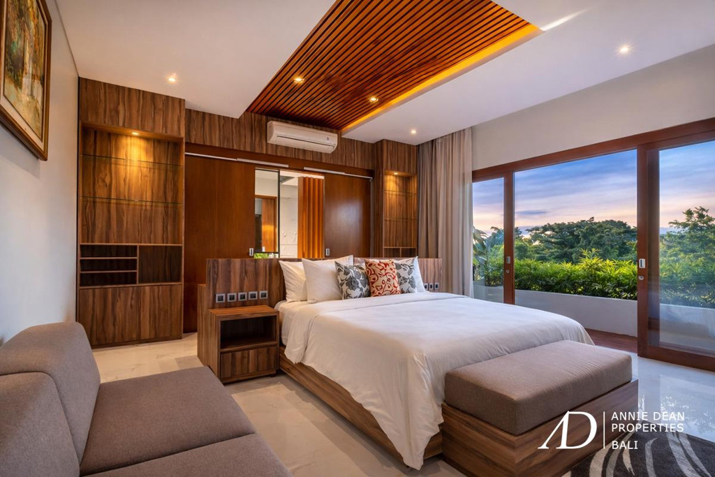 FREEHOLD | MODERN TROPICAL DESIGN 3-BEDROOM VILLA IN JIMBARAN