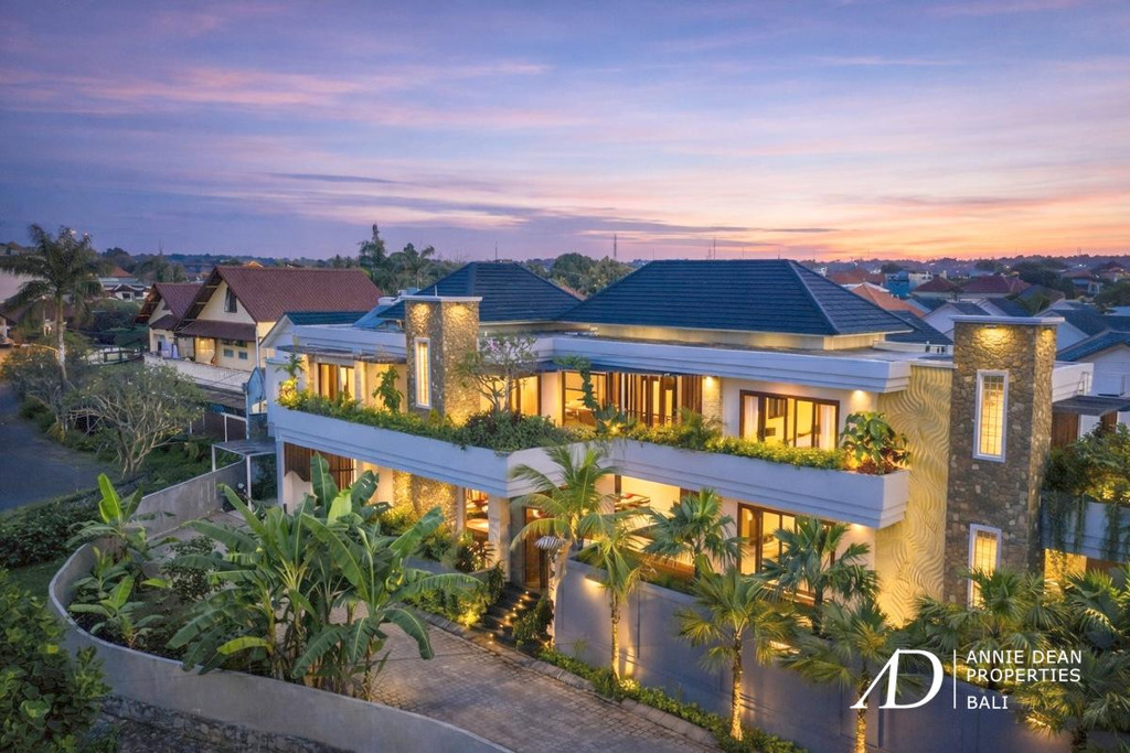 FREEHOLD | MODERN TROPICAL DESIGN 3-BEDROOM VILLA IN JIMBARAN