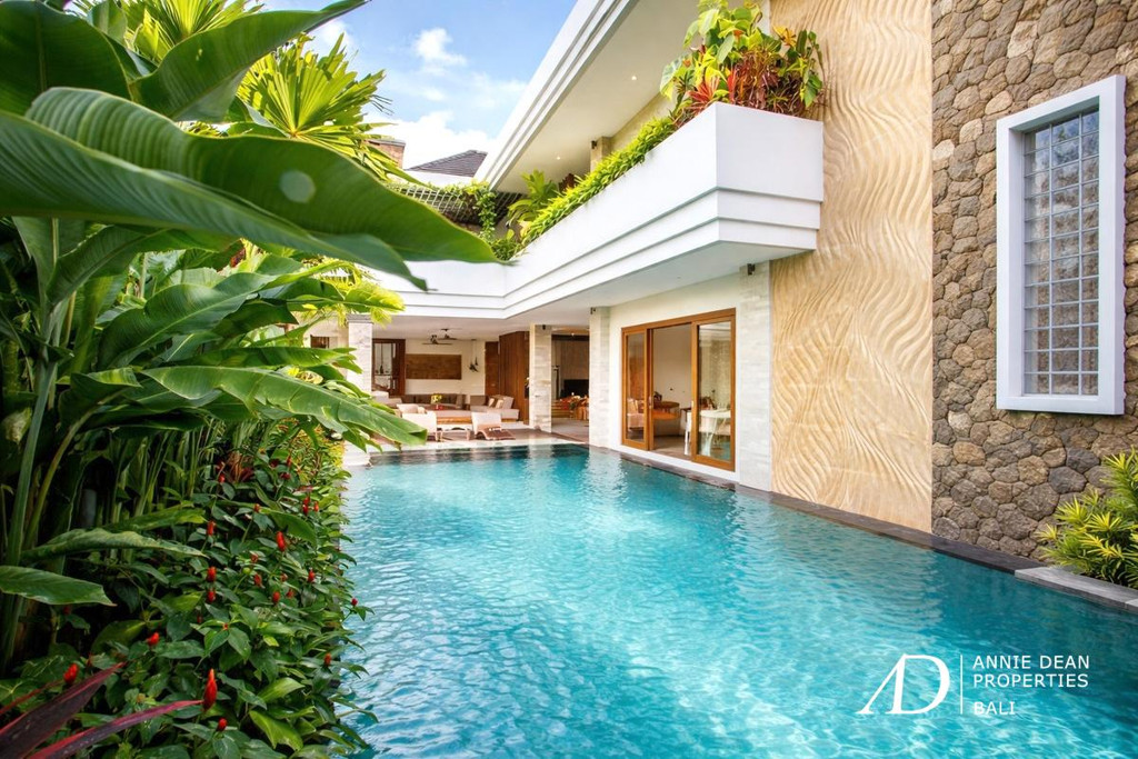 FREEHOLD | MODERN TROPICAL DESIGN 3-BEDROOM VILLA IN JIMBARAN