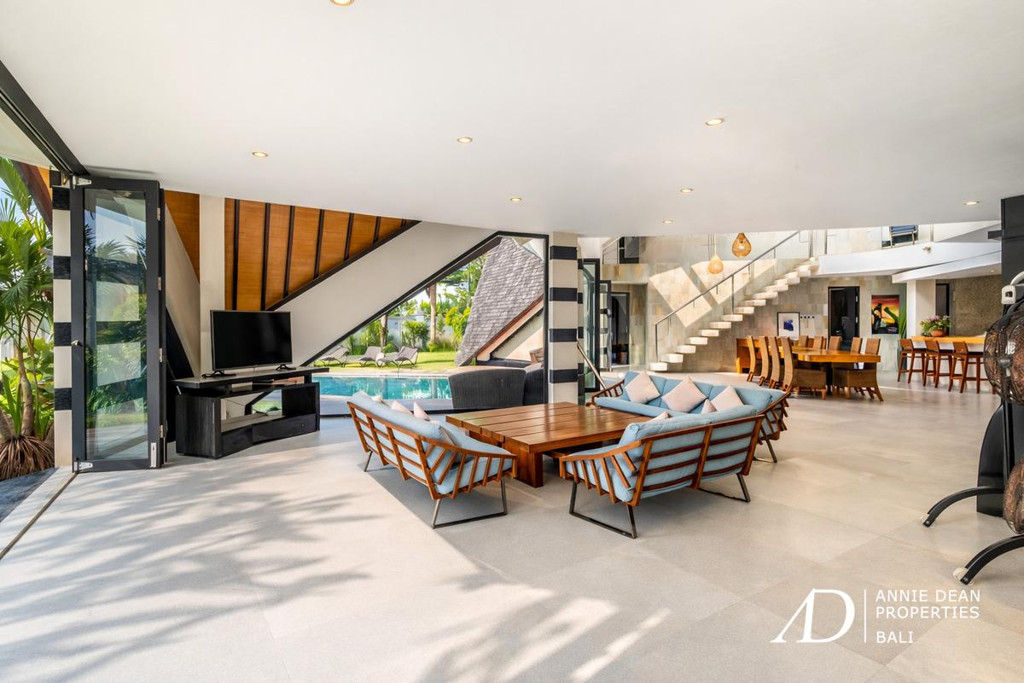 FREEHOLD 4-BEDROOM VILLA WITH UNIQUE ARCHITECTURE IN PADONAN