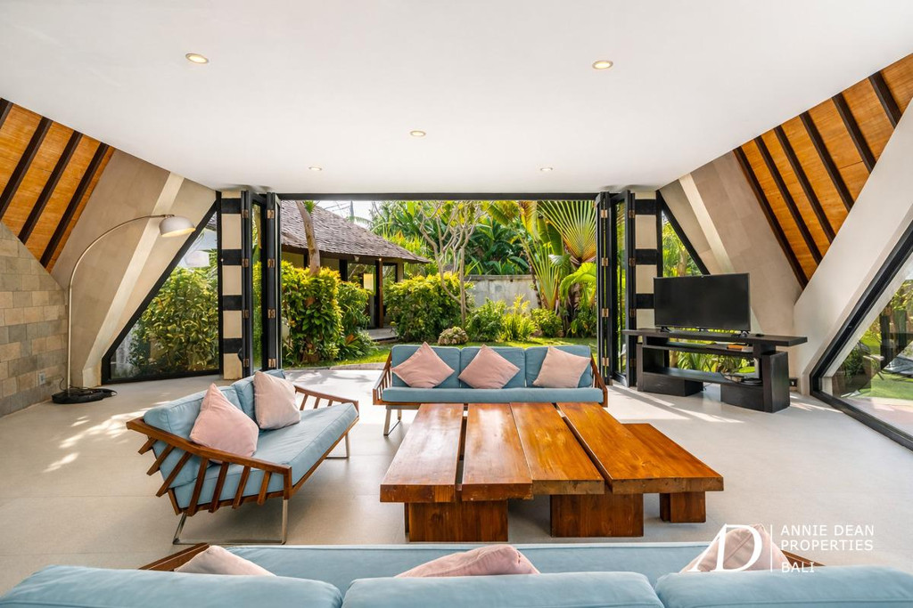 FREEHOLD 4-BEDROOM VILLA WITH UNIQUE ARCHITECTURE IN PADONAN