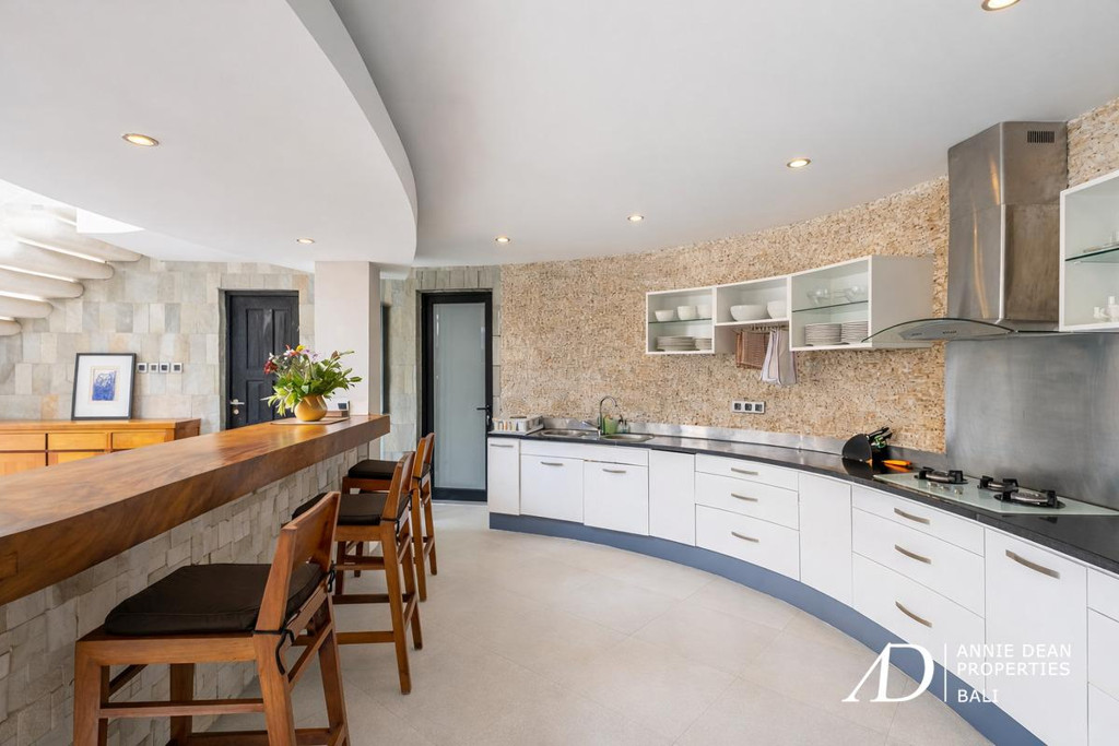 FREEHOLD 4-BEDROOM VILLA WITH UNIQUE ARCHITECTURE IN PADONAN