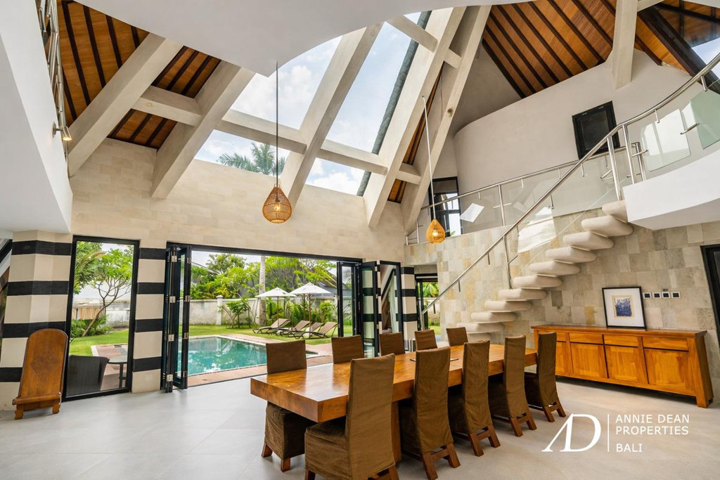 FREEHOLD 4-BEDROOM VILLA WITH UNIQUE ARCHITECTURE IN PADONAN
