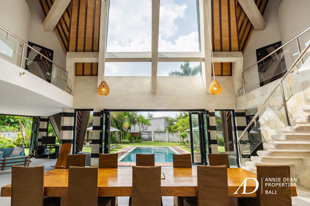 FREEHOLD 4-BEDROOM VILLA WITH UNIQUE ARCHITECTURE IN PADONAN