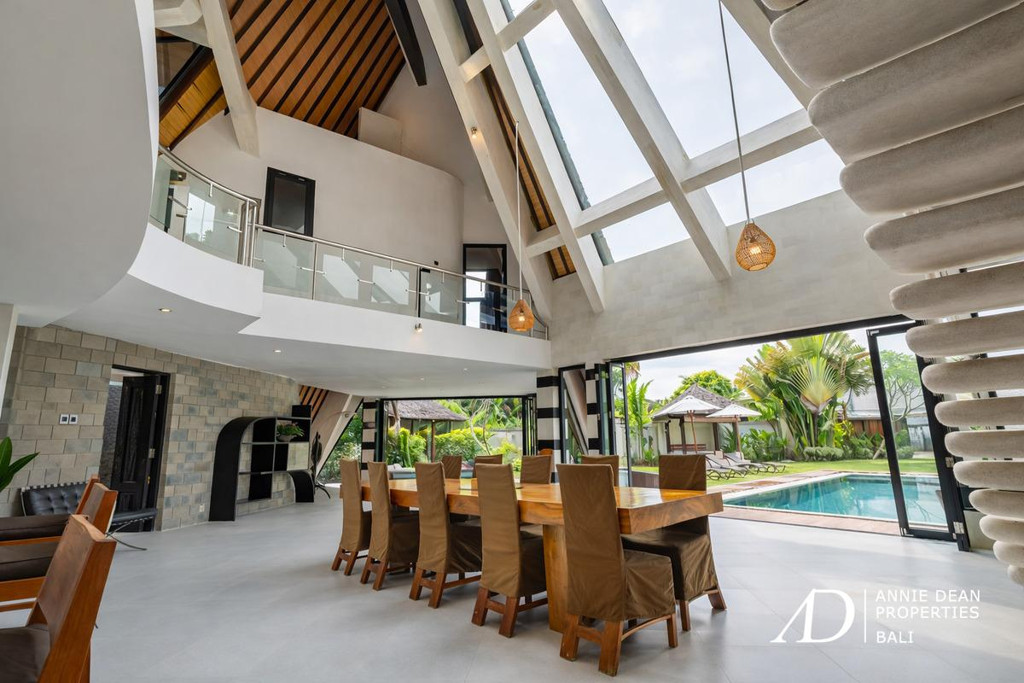 FREEHOLD 4-BEDROOM VILLA WITH UNIQUE ARCHITECTURE IN PADONAN