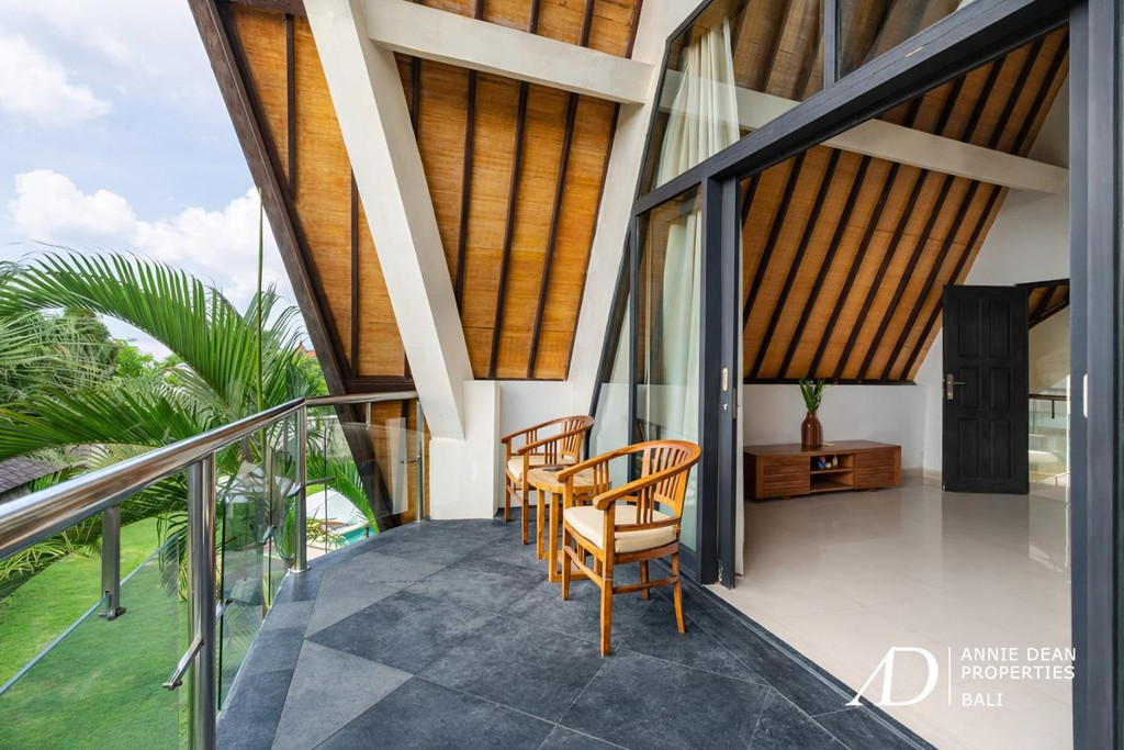 FREEHOLD 4-BEDROOM VILLA WITH UNIQUE ARCHITECTURE IN PADONAN
