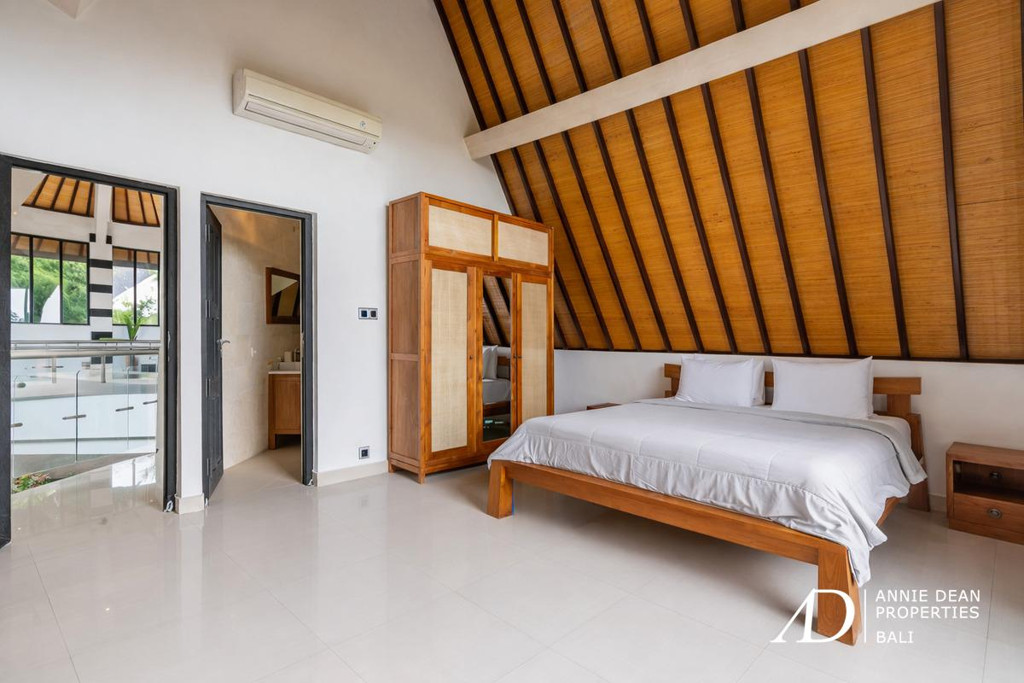 FREEHOLD 4-BEDROOM VILLA WITH UNIQUE ARCHITECTURE IN PADONAN