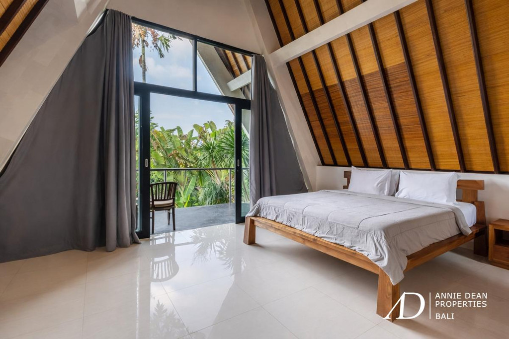 FREEHOLD 4-BEDROOM VILLA WITH UNIQUE ARCHITECTURE IN PADONAN