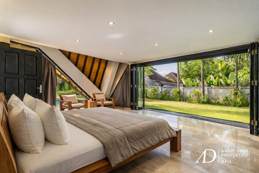 FREEHOLD 4-BEDROOM VILLA WITH UNIQUE ARCHITECTURE IN PADONAN