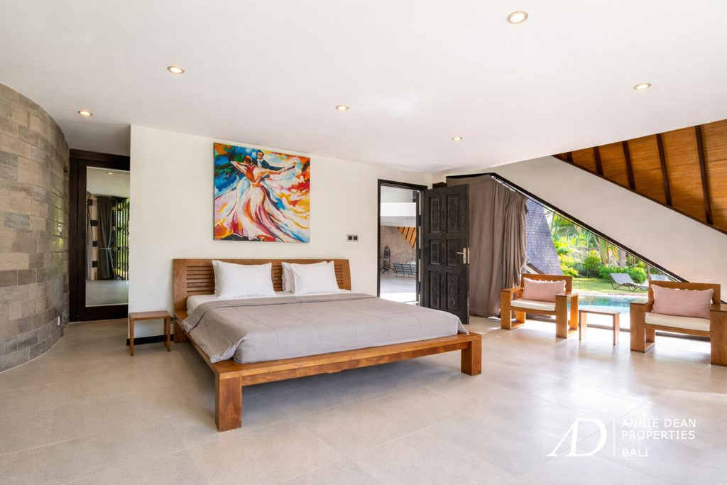 FREEHOLD 4-BEDROOM VILLA WITH UNIQUE ARCHITECTURE IN PADONAN