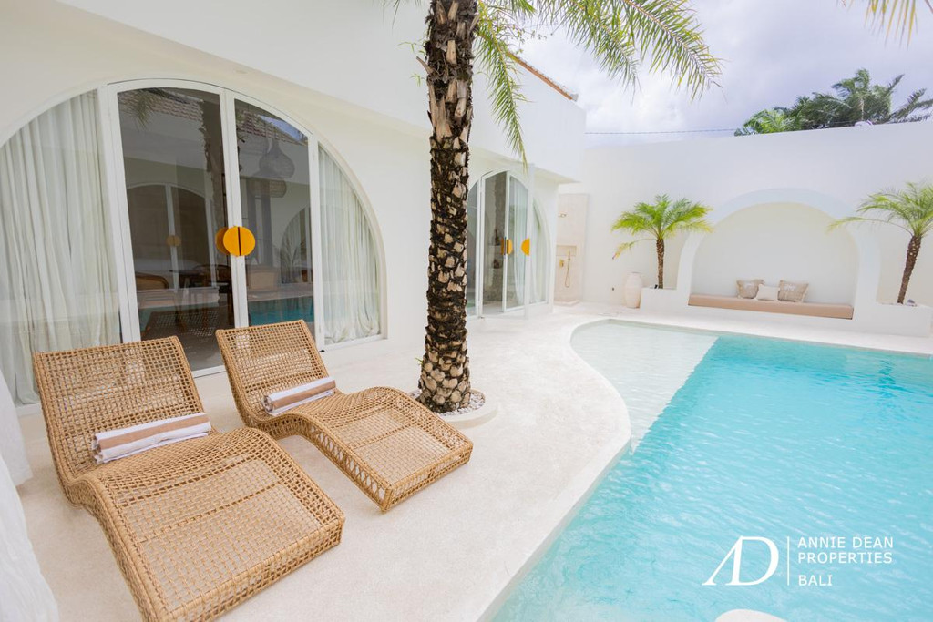 LEASEHOLD | MODERN 3-BEDROOM VILLA IN PADONAN CANGGU