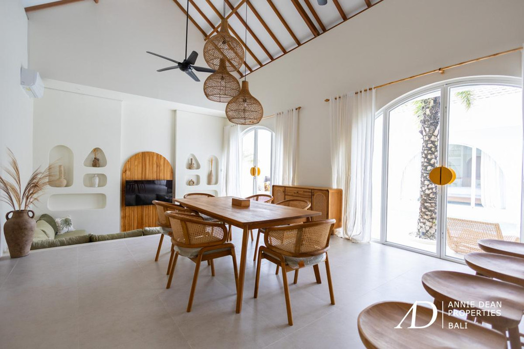 LEASEHOLD | MODERN 3-BEDROOM VILLA IN PADONAN CANGGU