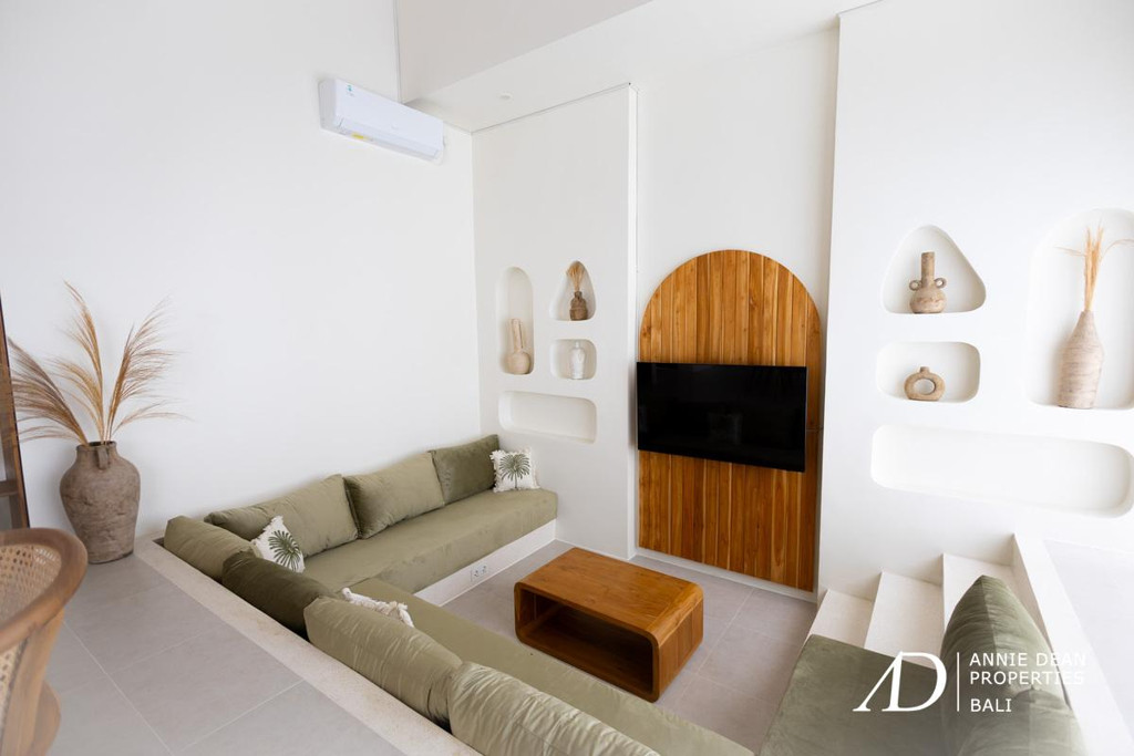 LEASEHOLD | MODERN 3-BEDROOM VILLA IN PADONAN CANGGU