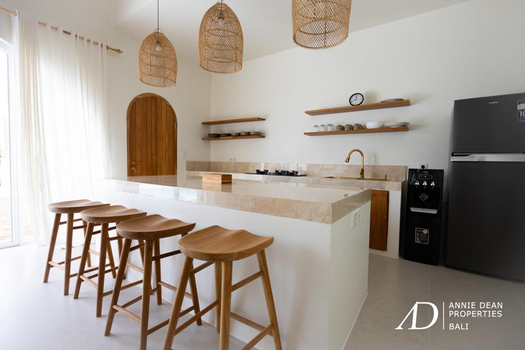 LEASEHOLD | MODERN 3-BEDROOM VILLA IN PADONAN CANGGU