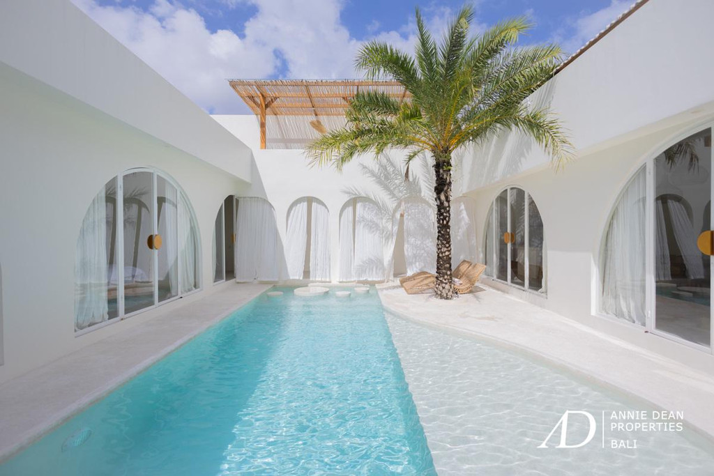 LEASEHOLD | MODERN 3-BEDROOM VILLA IN PADONAN CANGGU