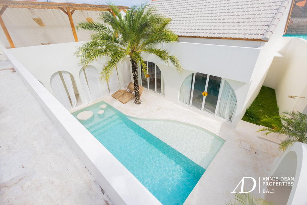 LEASEHOLD | MODERN 3-BEDROOM VILLA IN PADONAN CANGGU