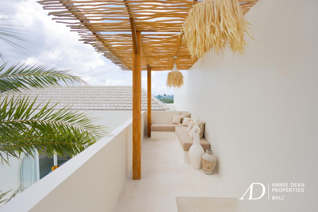 LEASEHOLD | MODERN 3-BEDROOM VILLA IN PADONAN CANGGU