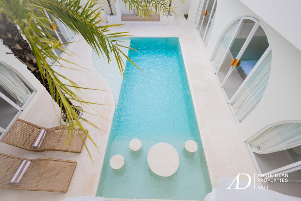 LEASEHOLD | MODERN 3-BEDROOM VILLA IN PADONAN CANGGU