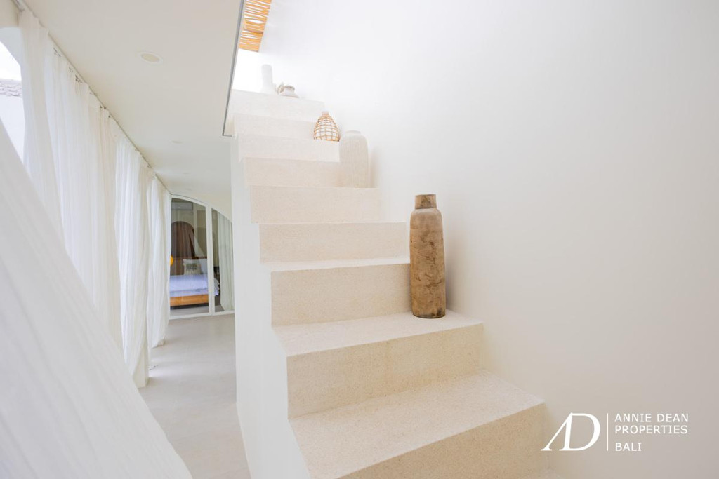 LEASEHOLD | MODERN 3-BEDROOM VILLA IN PADONAN CANGGU