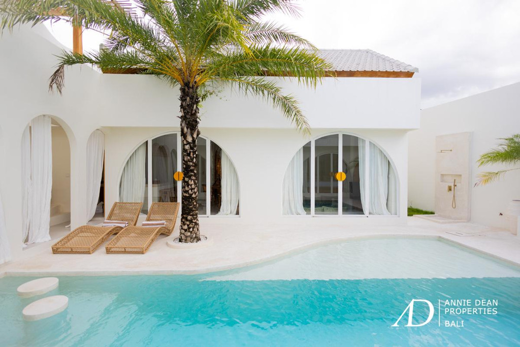 LEASEHOLD | MODERN 3-BEDROOM VILLA IN PADONAN CANGGU