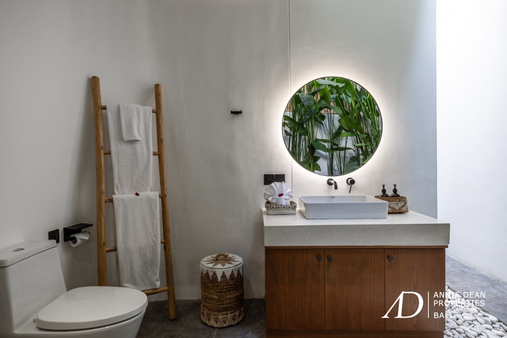 LEASEHOLD | HIGH-YIELD 4-BEDROOM VILLA JUST 300 METERS FROM BATU BOLONG BEACH