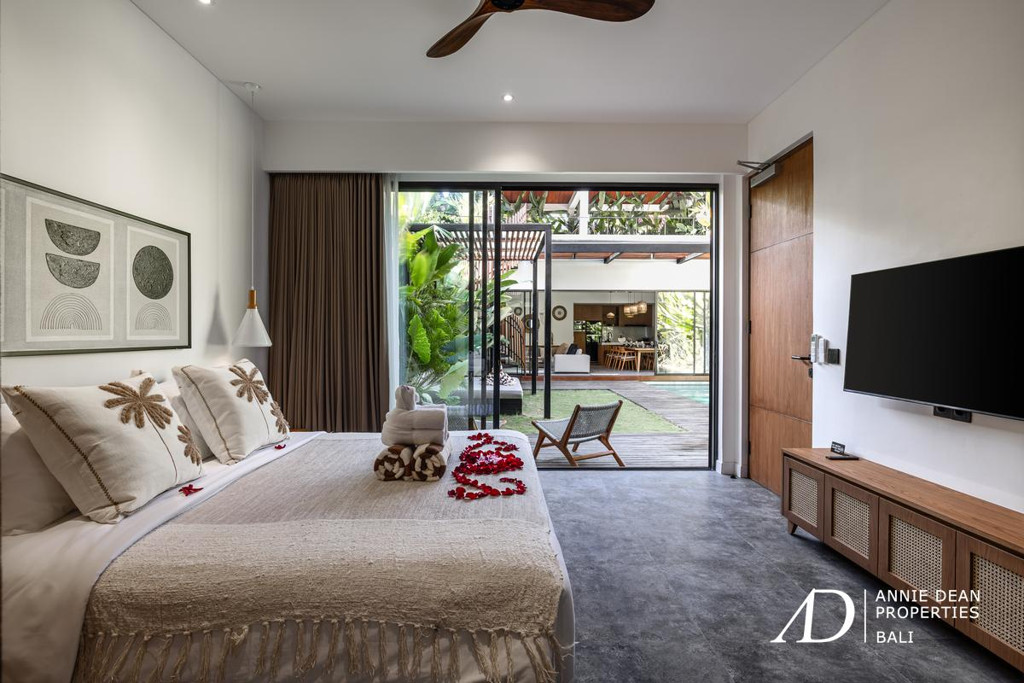 LEASEHOLD | HIGH-YIELD 4-BEDROOM VILLA JUST 300 METERS FROM BATU BOLONG BEACH