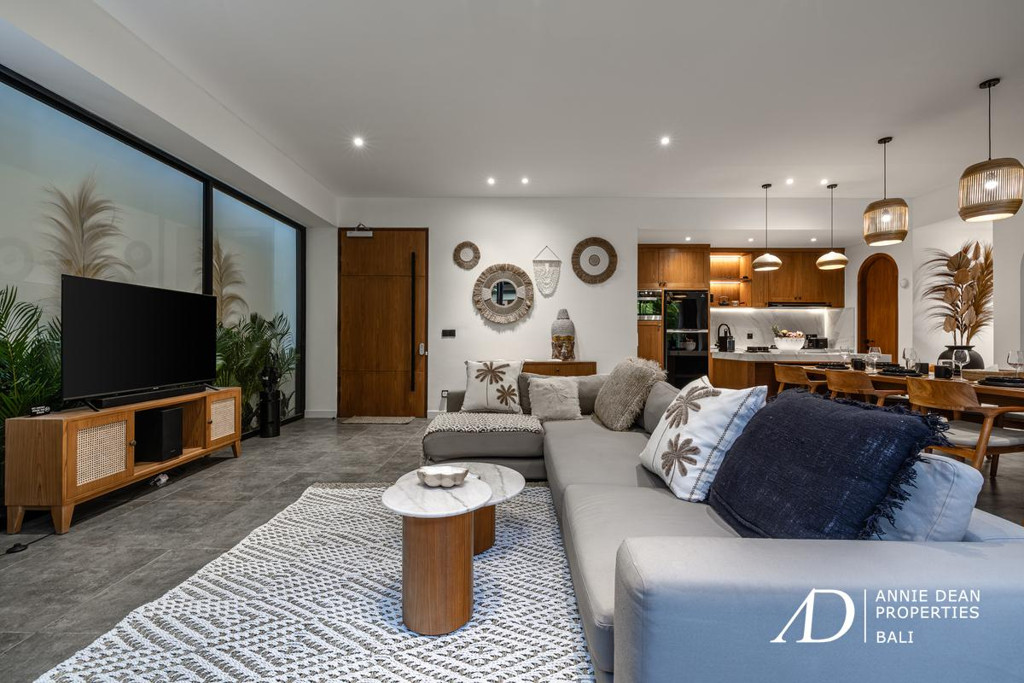 LEASEHOLD | HIGH-YIELD 4-BEDROOM VILLA JUST 300 METERS FROM BATU BOLONG BEACH