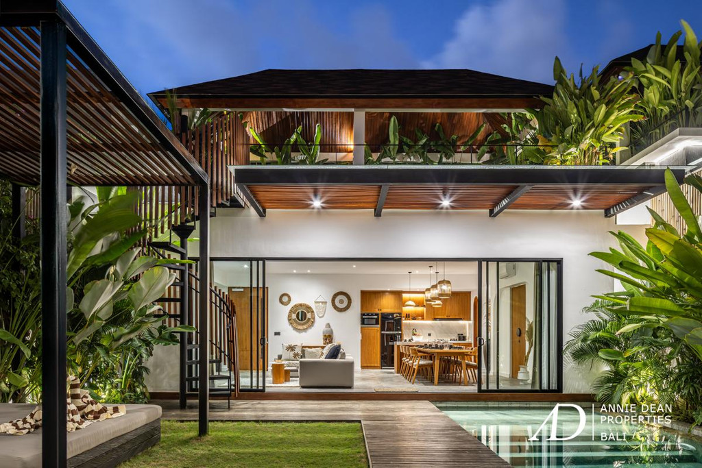 LEASEHOLD | HIGH-YIELD 4-BEDROOM VILLA JUST 300 METERS FROM BATU BOLONG BEACH