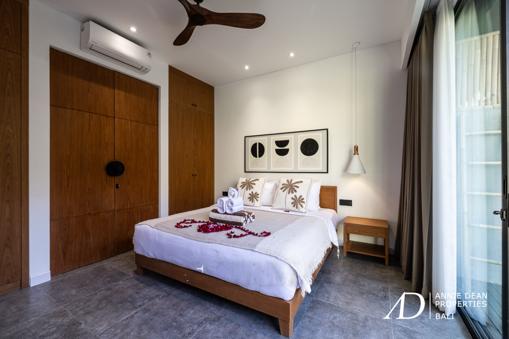 LEASEHOLD | HIGH-YIELD 4-BEDROOM VILLA JUST 300 METERS FROM BATU BOLONG BEACH