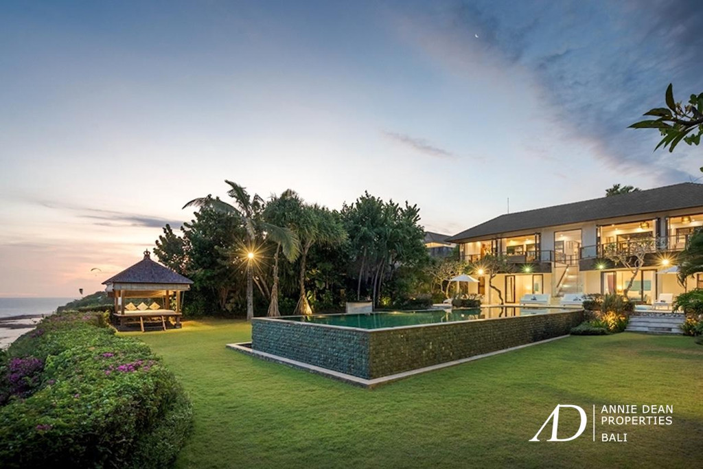 FREEHOLD | MAGNIFICENT CLIFF FRONT VILLA SET WITHIN A LUXURY ESTATE